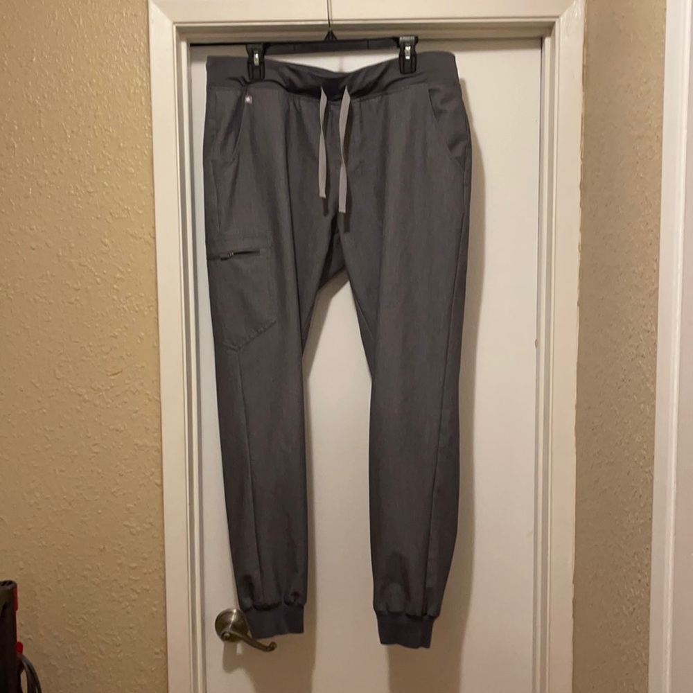 Figs jogger.
